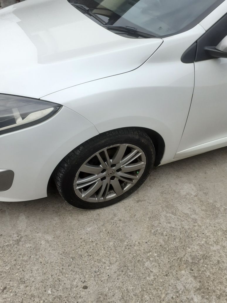 Aripă Stânga Față Renault Megane 3 An 2009-2016