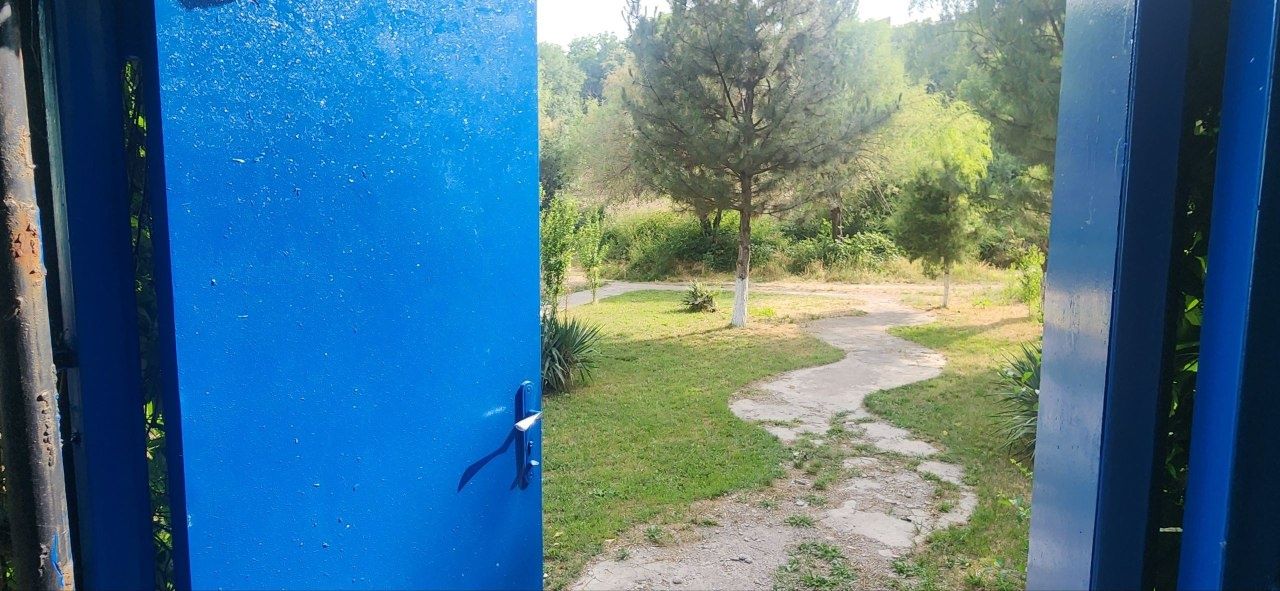 Чорвокда Угам дарёсини буйида дача арендага берилади