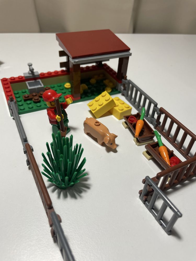 LEGO 7684 Ferma de porci cu tractor – stare excelentă, incomplet