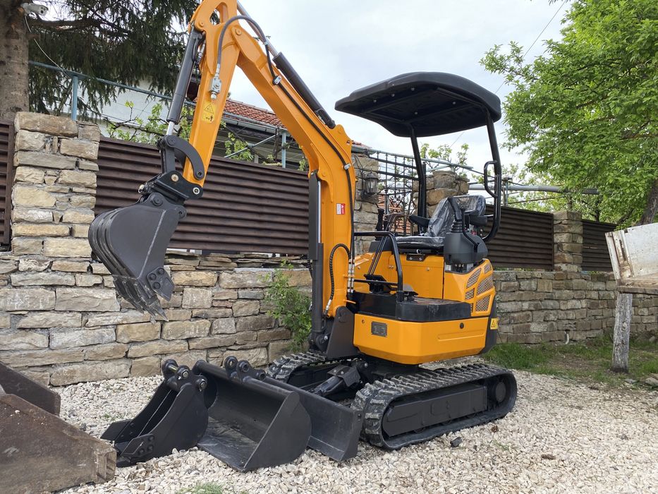 Услуги с мини багер, бобкат, самосвал и автовишка.