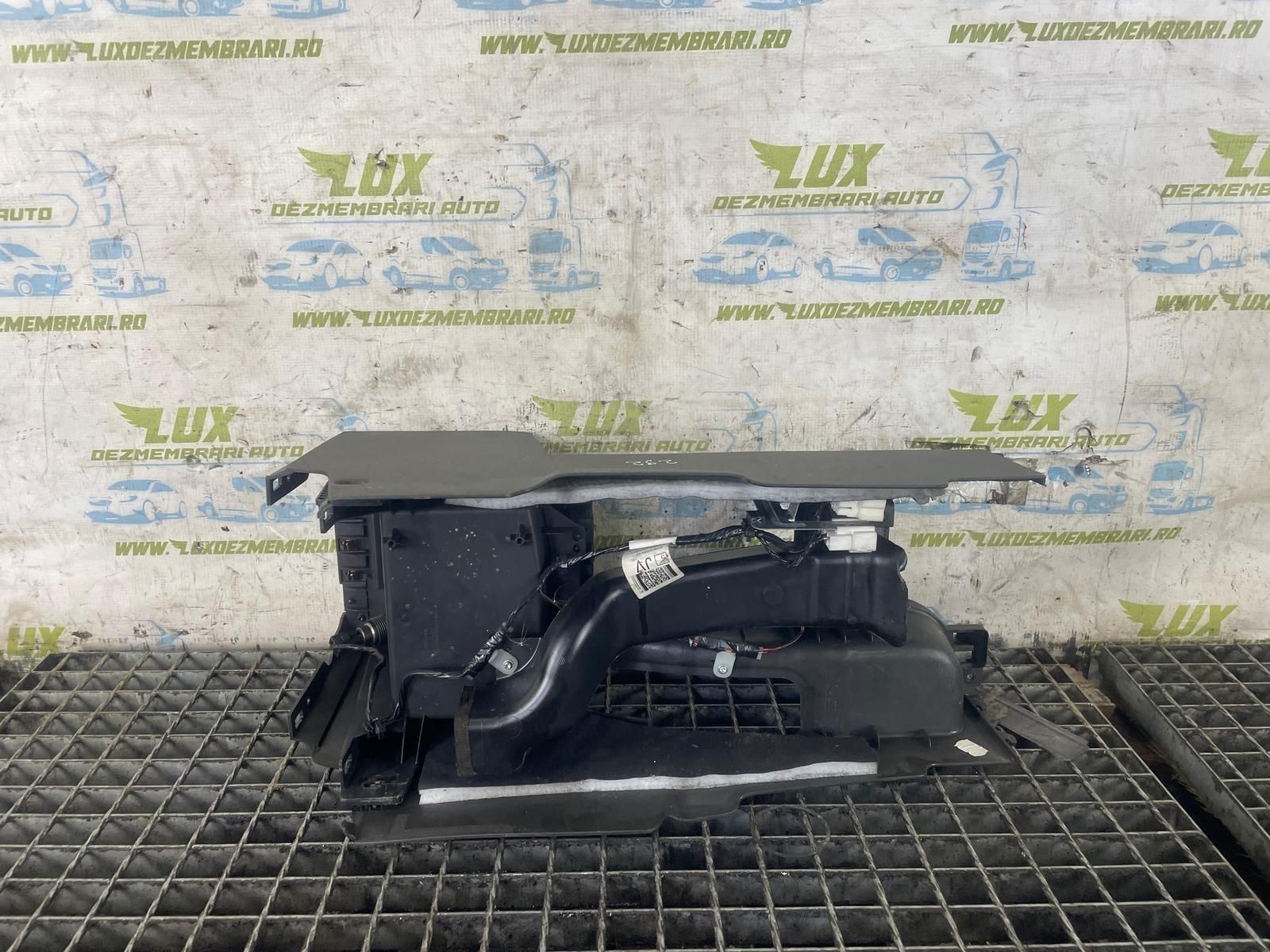 Consola bord Nissan Pathfinder R51 [2004 - 2010] 2.5 dci YD25DDti