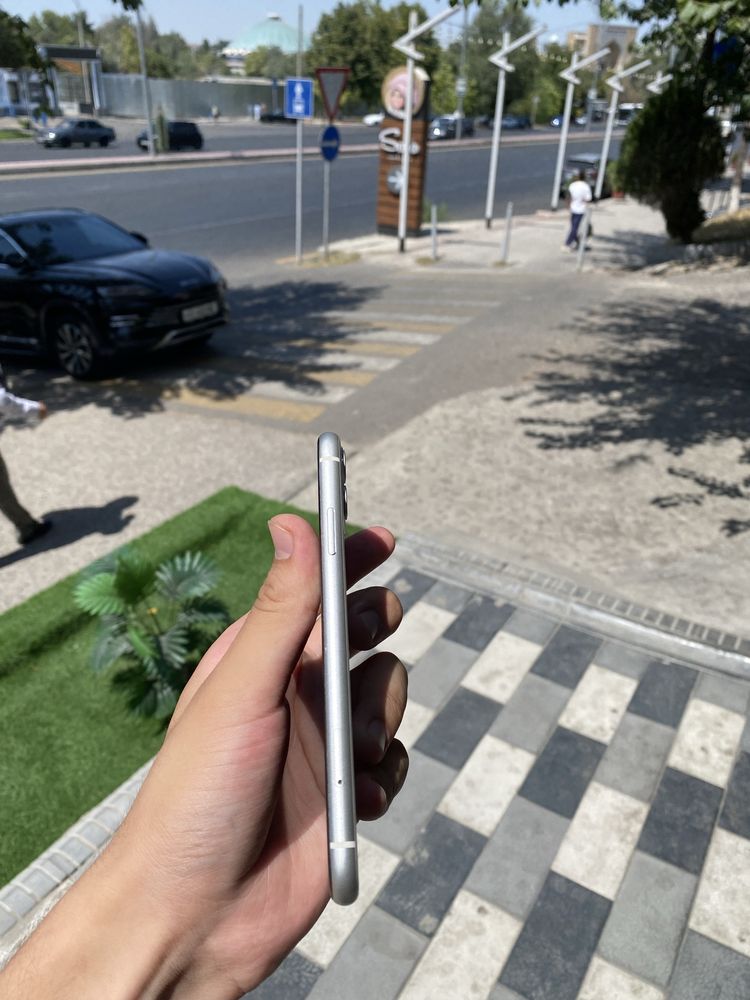 iPhone 11 128gb white