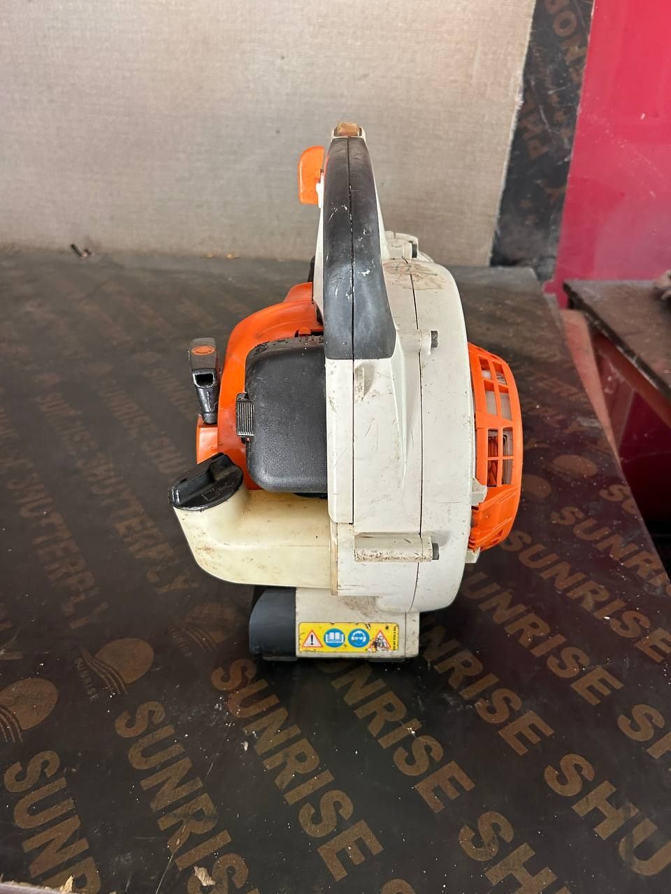 Бензинова духалка моторна метла Щил STIHL перфектно състояние