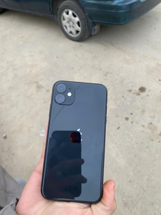 продаю iPhone 11