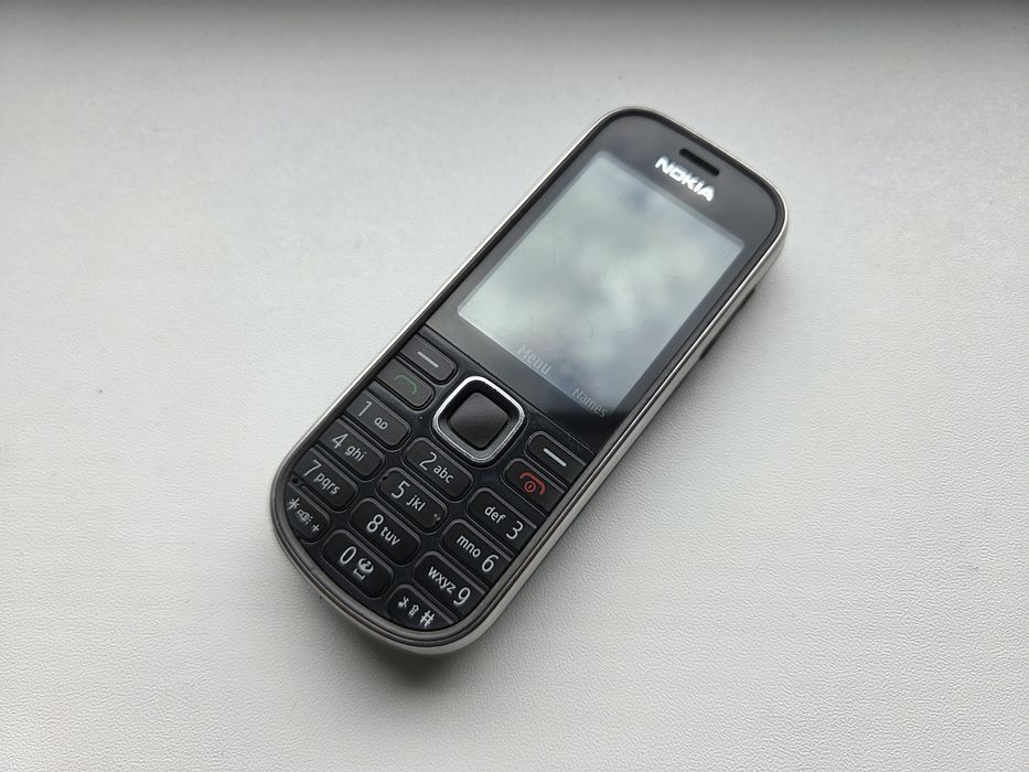 Nokia 3720 - telefon rezistent la socuri