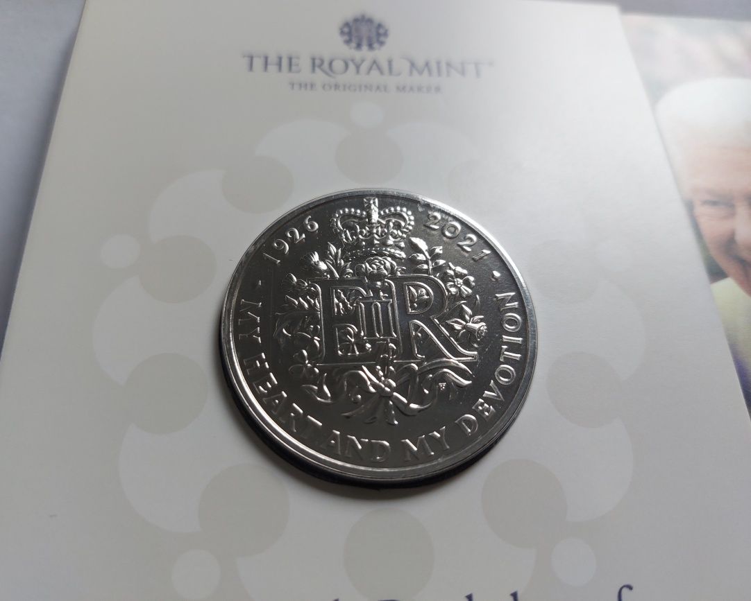 Moneda proof dedicata Reginei Angliei