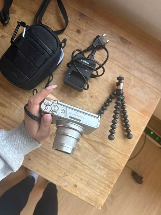 Canon PowerShot SX740 HS Travel Edition + minitrepied si geanta