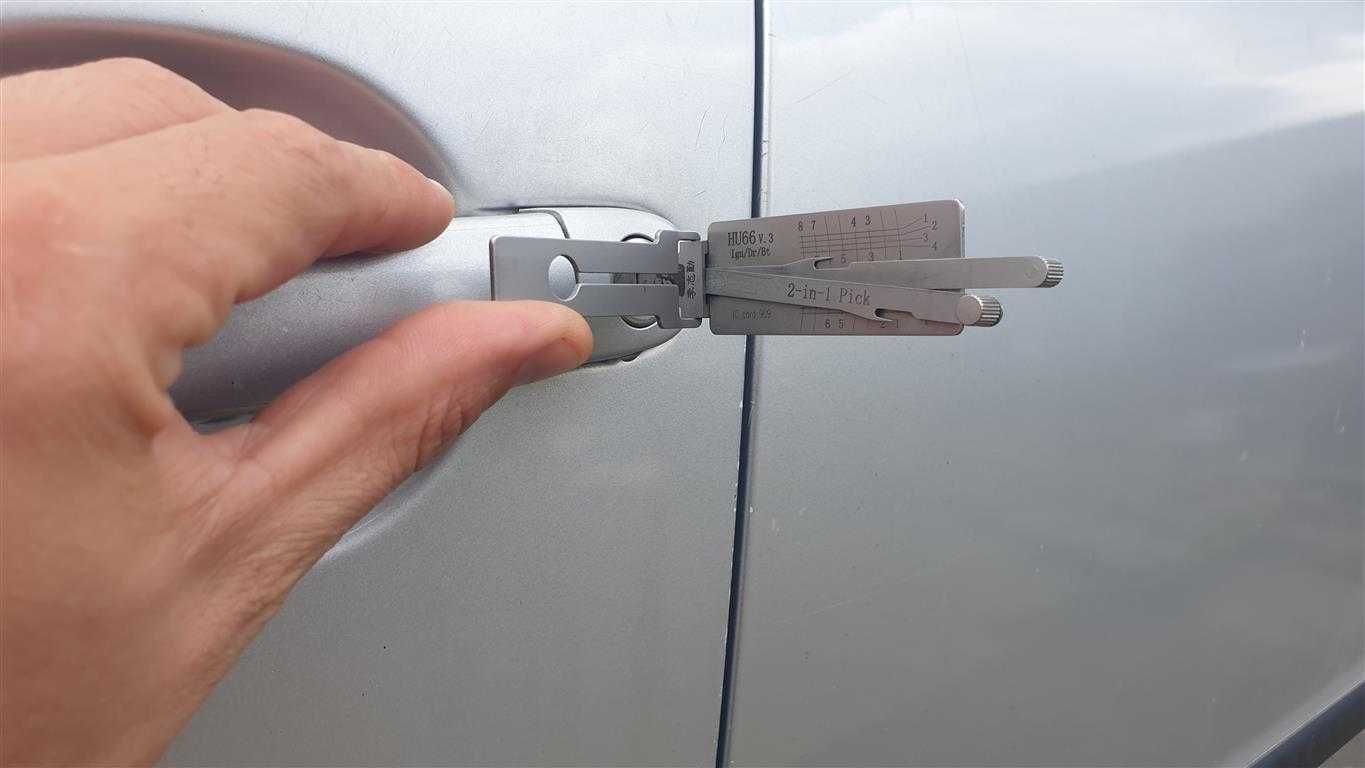 Cheie VW Passat B6, CC, vand+programez; deschid masina cheie pierduta