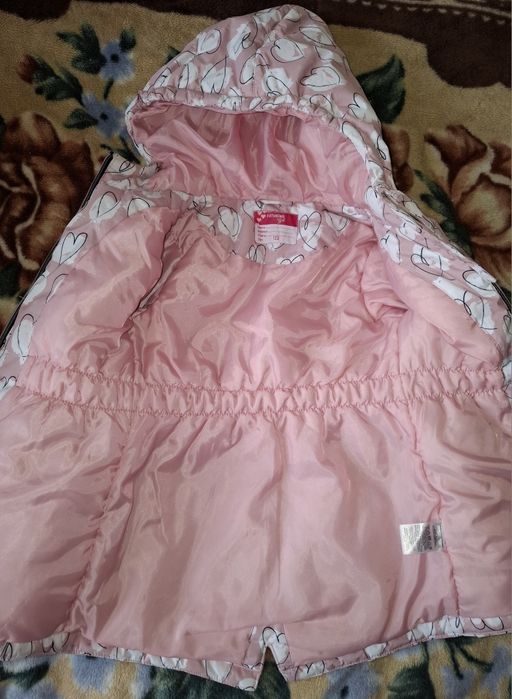 Продам куртку на девочку