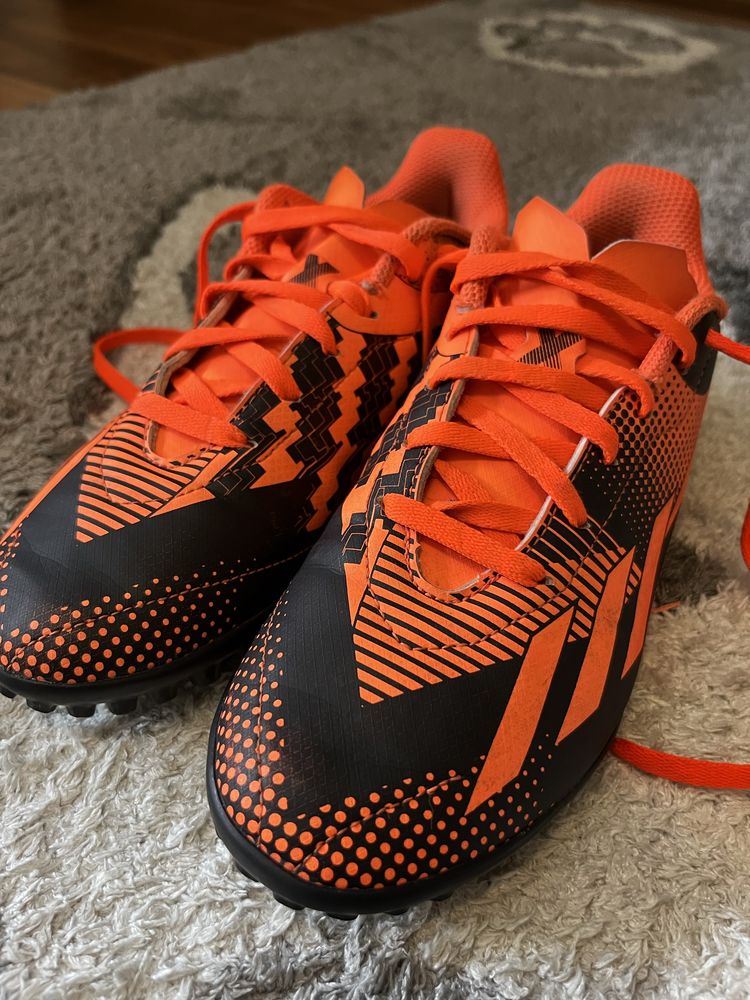 Футболни обувки стоножки Adidas
