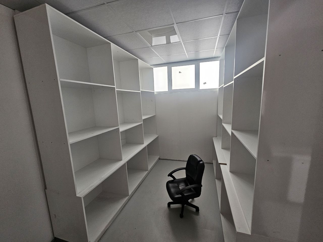 Дава се под наем Магазин в Кърджали, Боровец - 250 кв.м за 816 € - Снимка #4