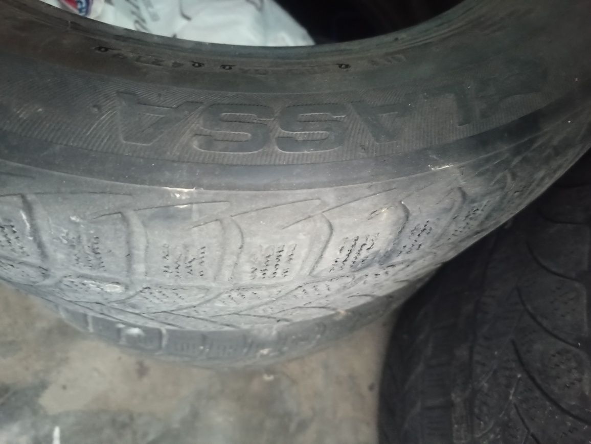 Балонлa бор бу 2 каплект
Донаси 50000 дан 
BRIDGESTONETURANZA 225.55