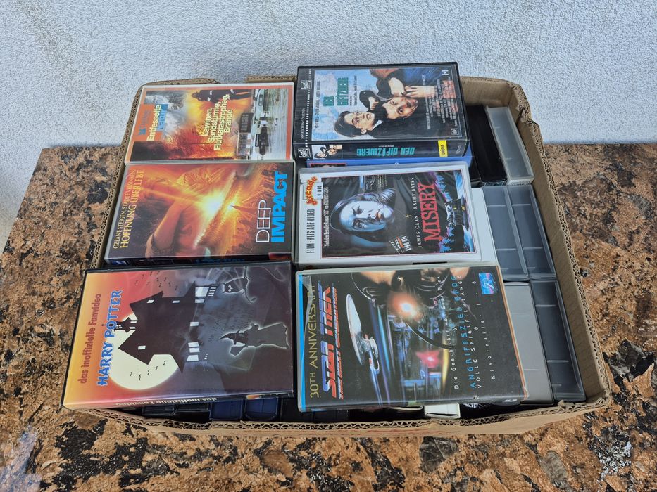 Vând 50 casete video VHS originale colectie 85&120 min,filme groaza,sf