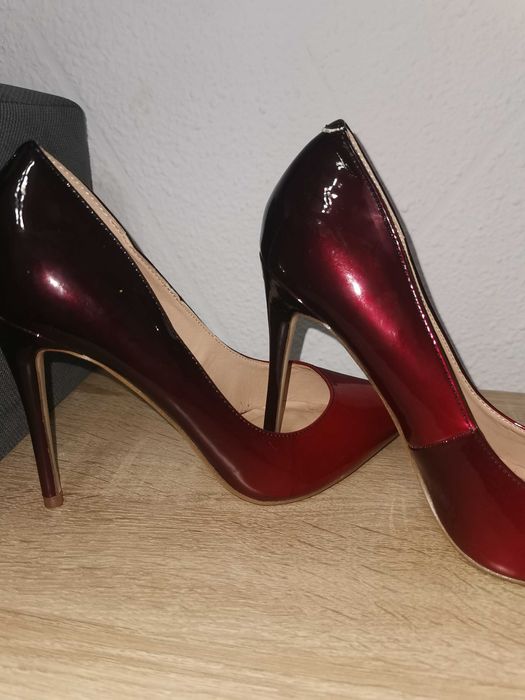 Pantofi stiletto mărimea 39