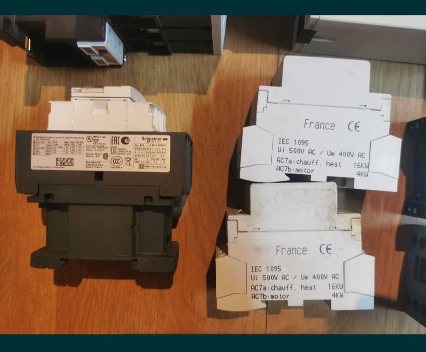 Contactoare tetrapolare-trifazice-monofazice sigurante