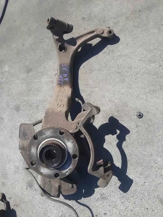 fuzeta stanga fata audi a4 b5 1.6b 8d0407257
