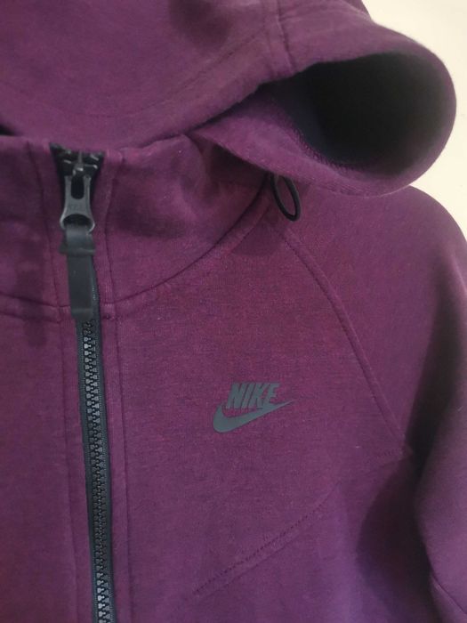 2 броя Nike Tech Fleece Hoodie Women's.