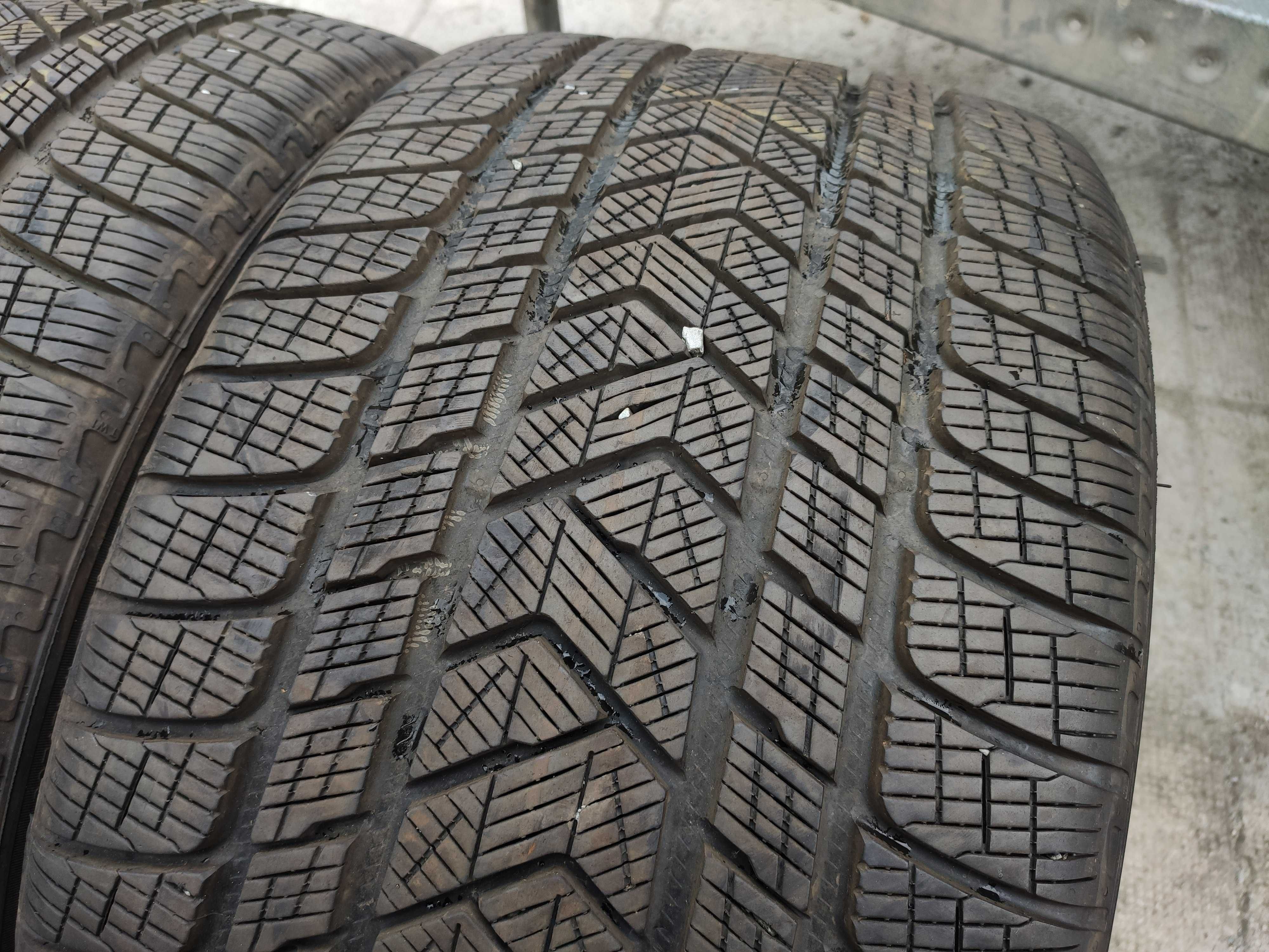 2бр Почти Нови Зимни Гуми 305 35 21 - Pirelli - DOT 2021 -