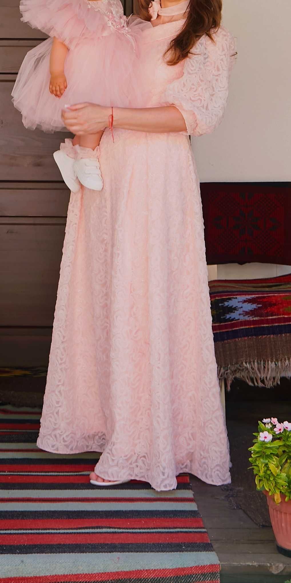 Официална рокля.