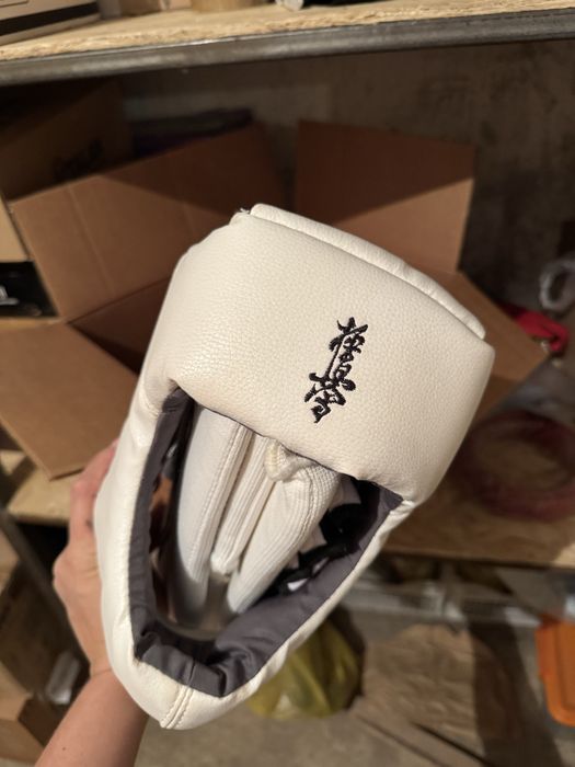 Продам шлем для карате б/у