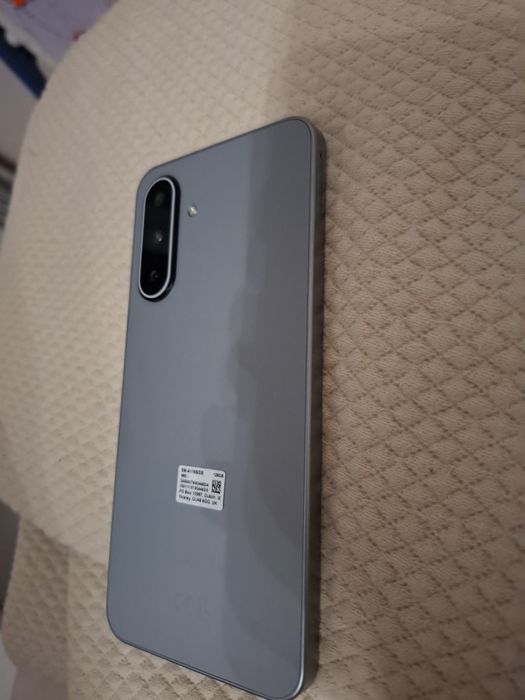 Продавам нов Samsung A17.