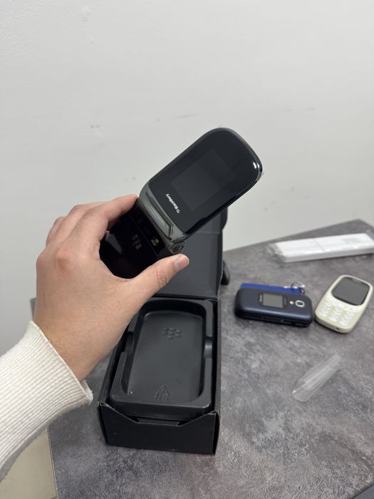 Perfectum Black berry 9670 boast mobile