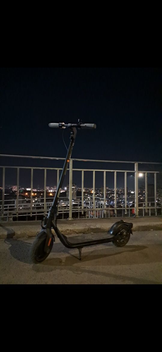 Ninebot Kickscooter F25Е – отлично състояние, готов за каране!