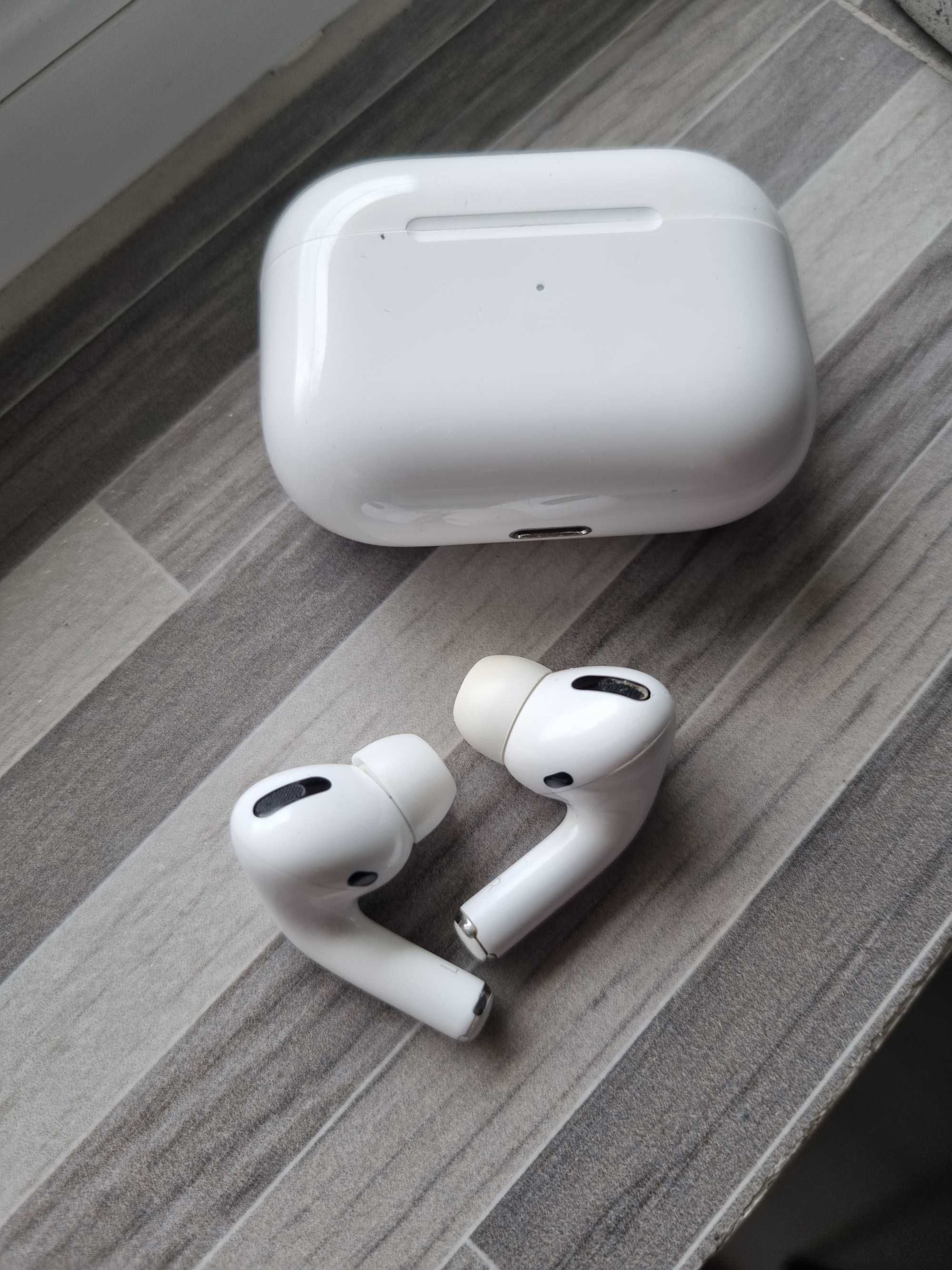 Apple Airpods Pro 2019 + подарък зарядно