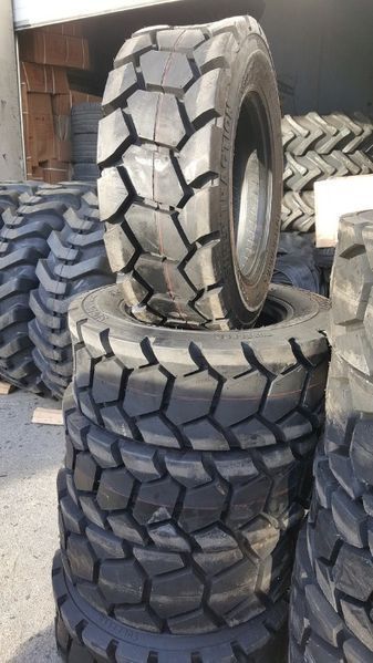 cauciucuri 10-16.5 profil de asfalt 12PLY pentru utlaje grele noi AGMO
