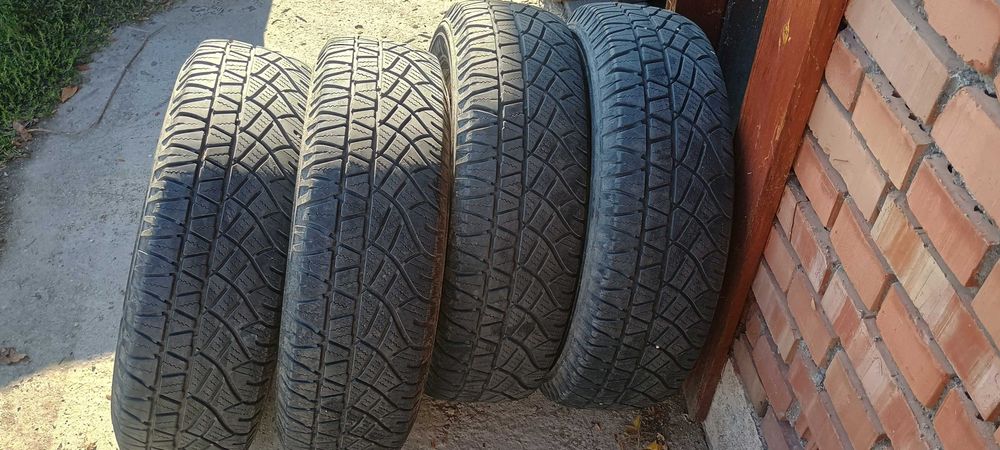 Продавам гуми Michelin Latitude cross 215/70/16