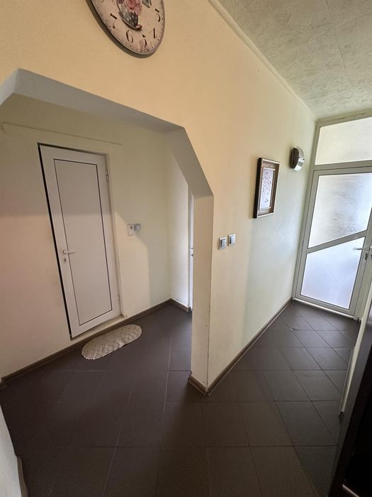 Продава се Тристаен апартамент в Бургас, Изгрев - 91 кв.м за 1814 €/кв.м - Снимка #2