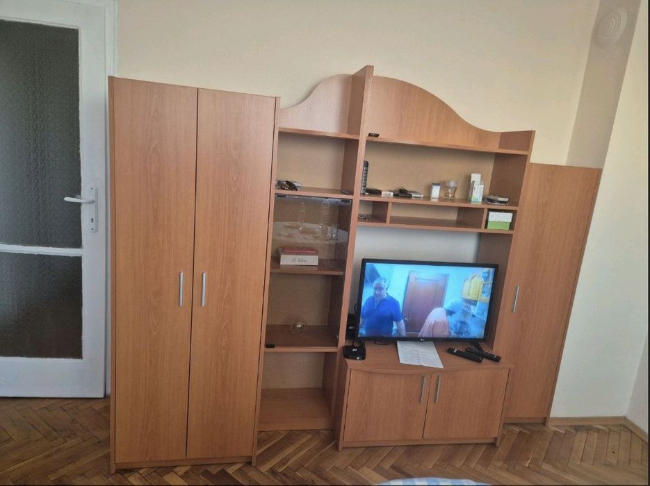 Секция за Хол/Спалня с Два Гардероба и ТВ Шкаф - 225/180/52 см