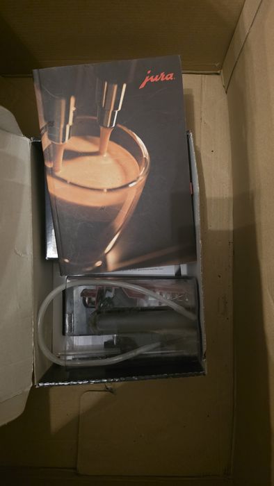 Vand expresor JURA in stare foarte buna