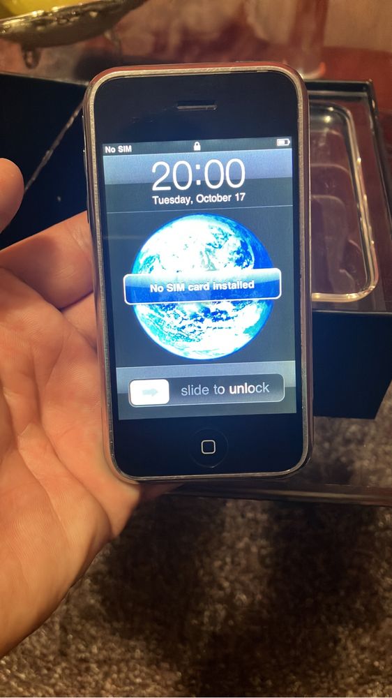 Iphone 2G cutie doc si accesorii