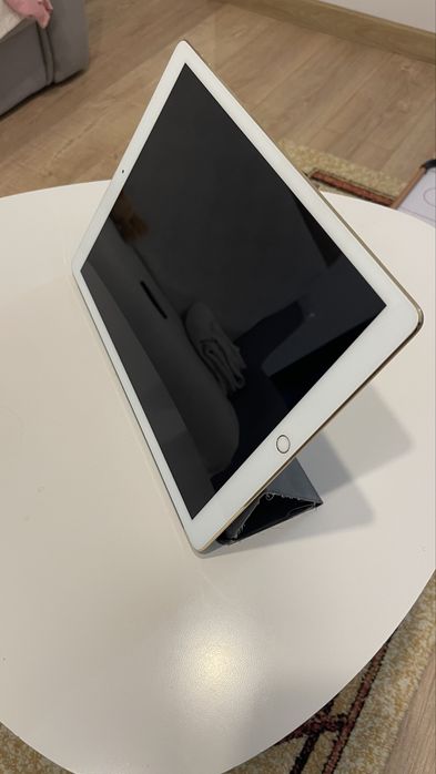 iPad Pro (12.9-inch) (2nd generation) A1670