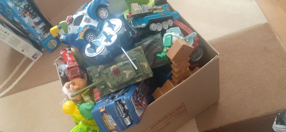 Продам коробку игрушек