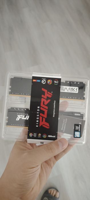 ОЗУ 16гб ддр4 FURY практически новая в идеальном состоянии