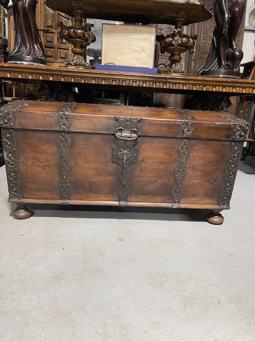 Lada de zestre din lemn masiv, stil baroc