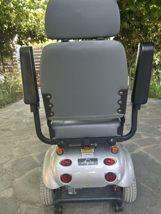 Vand scuter electric pentru batrani cu sau fara handicap.