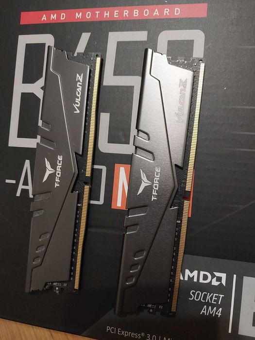 16GB 3000Mhz CL16 - Teamgroup