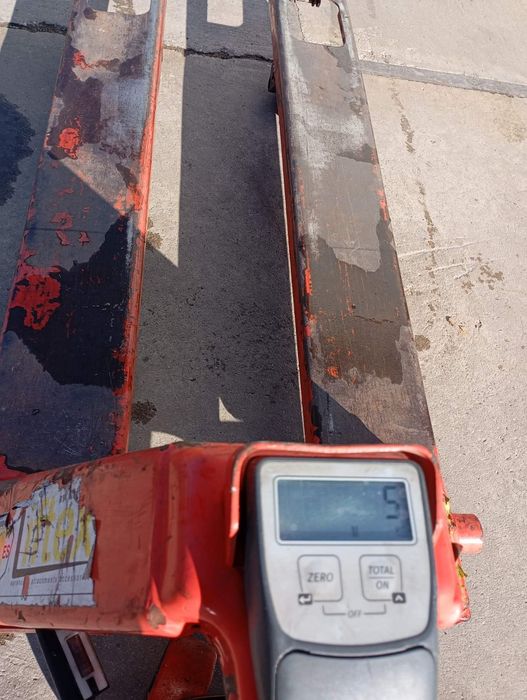 Палетна количка с кантар