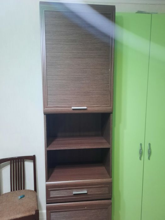 Продается шкаф и стол