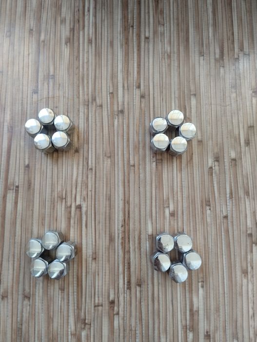 Колесные гайки .