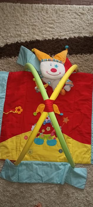 Lot bebe:saltelută,cuburi,arcadă cărucior +alte jucării