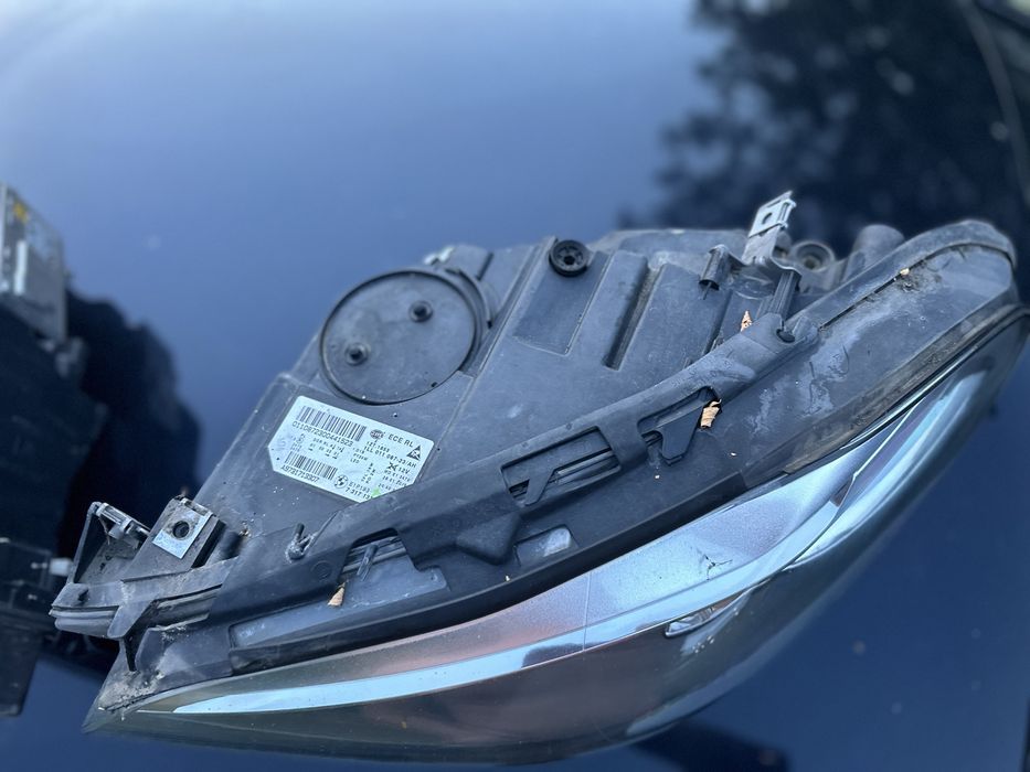 Far faruri stanga dreapta bixenon BMW F10 F11 facelift LCI FL