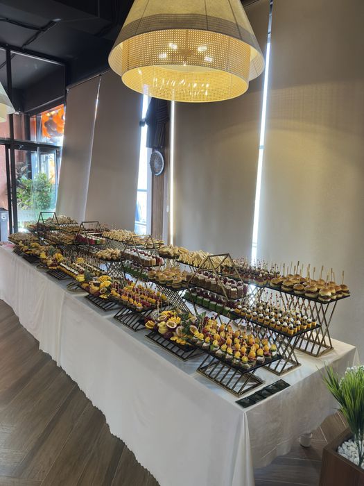 Kofe brek furshet obed catering stol furshetniy prakat beramiza