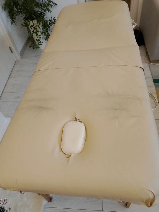 Vand masa de masaj cu toate accesoriile folosita - inca functionala