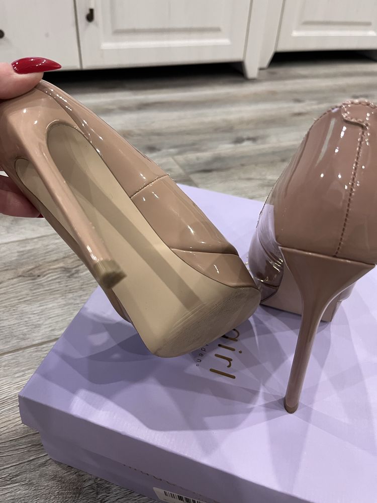Дамски бежови обувки с висок ток Steve Madden 36 номер