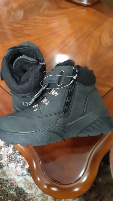Продам ботиночки для мальчиков.