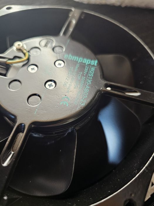 Ventilator metal nou